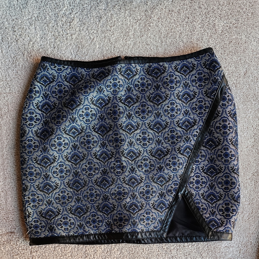 Express miniskirt blue black white embroidery size 0